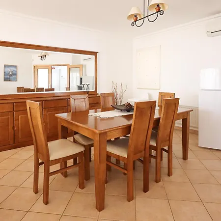 Tio Pedro - Swimming Pool - For Families- By Bedzy