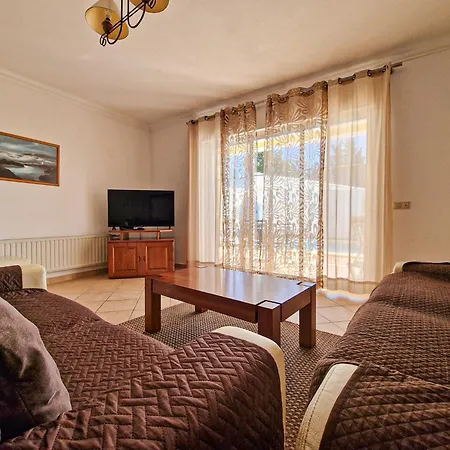 Tio Pedro - Swimming Pool - For Families- By Bedzy Willa *