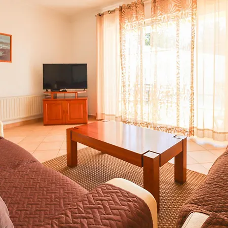 Willa Tio Pedro - Swimming Pool - For Families- By Bedzy *